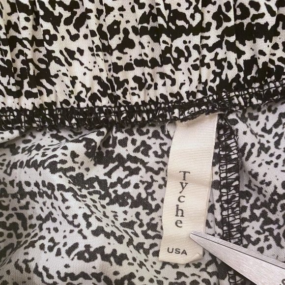 Tyche | Women’s | Micro Cheetah Mini Ruffle Pocketed Shorts | Size: Small - Picture 3 of 7